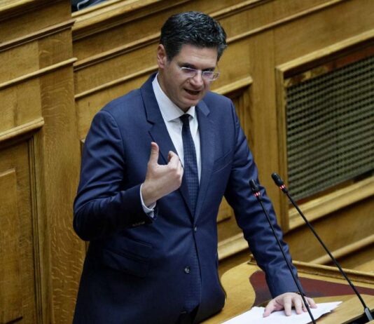 Ο Διονύσης Καλαματιανός κατέθεσε ερώτηση στη Βουλή σχετικά με τις ελλείψεις του ΕΚΑΒ στην Ηλεία
