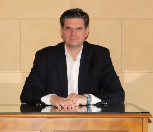 Ανασύνθεση για τη δημιουργία ισχυρού προοδευτικού πόλου